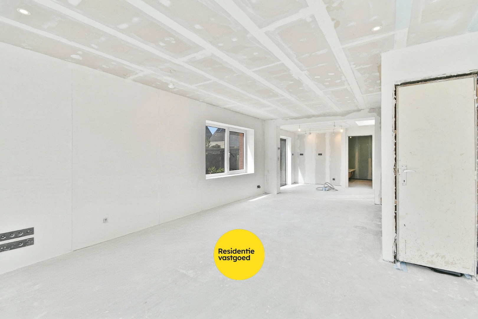 Woning met reeds aangevatte renovatie en veel potentieel 