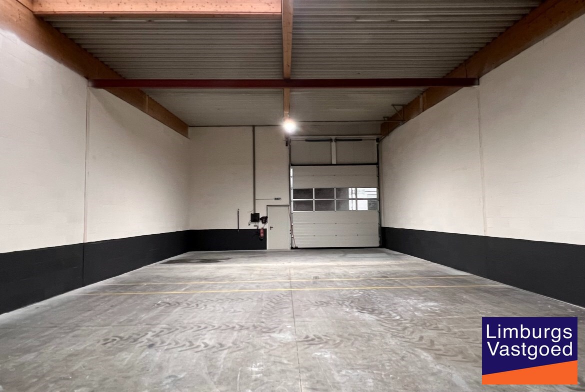 METIO - KMO UNIT 136 - 57,98 m² - sectionaal poort - nabij E-313 