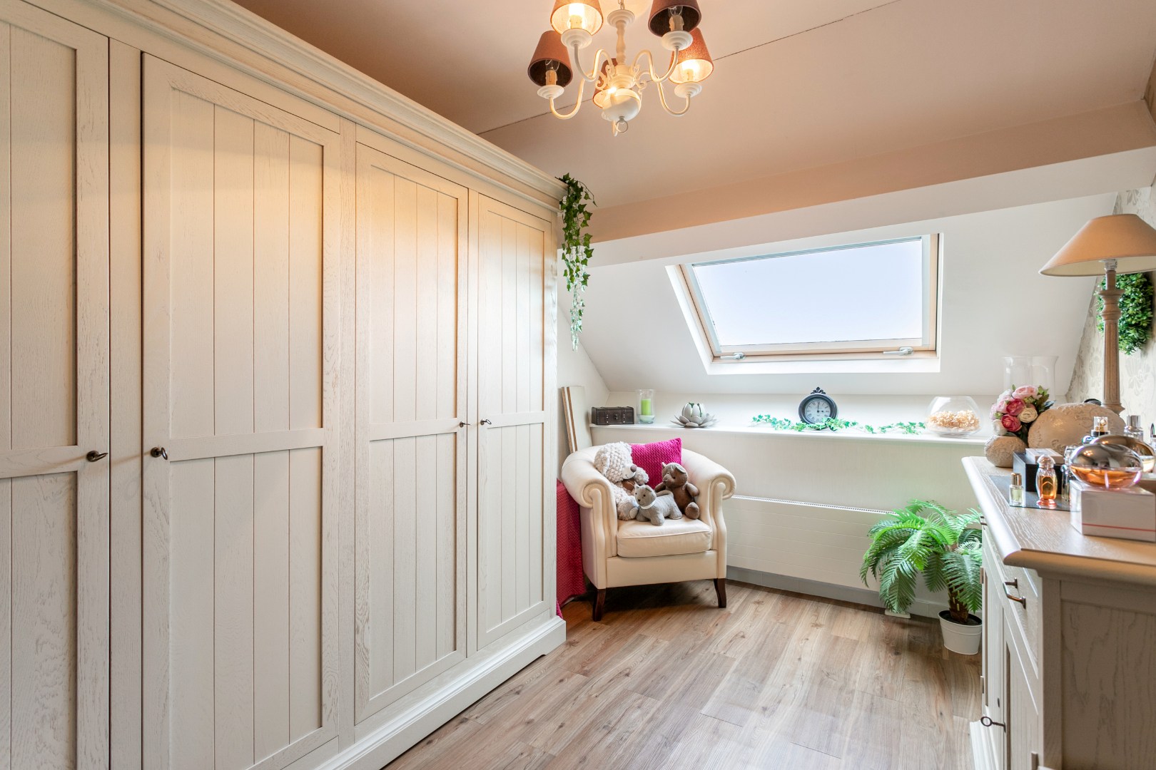 Bel-étage te koop met 3 slpks, terras en garage op +- 4,5are 