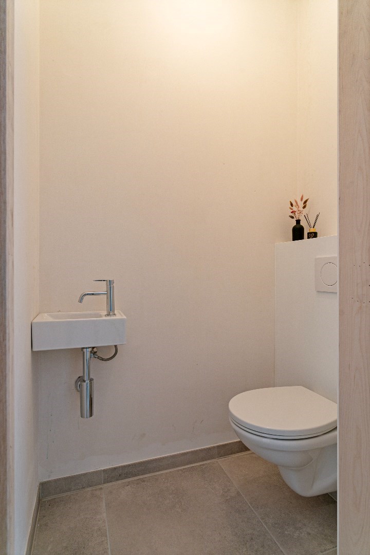 Volledig afgewerkt appartement met 2 slaapkamers en terras. 