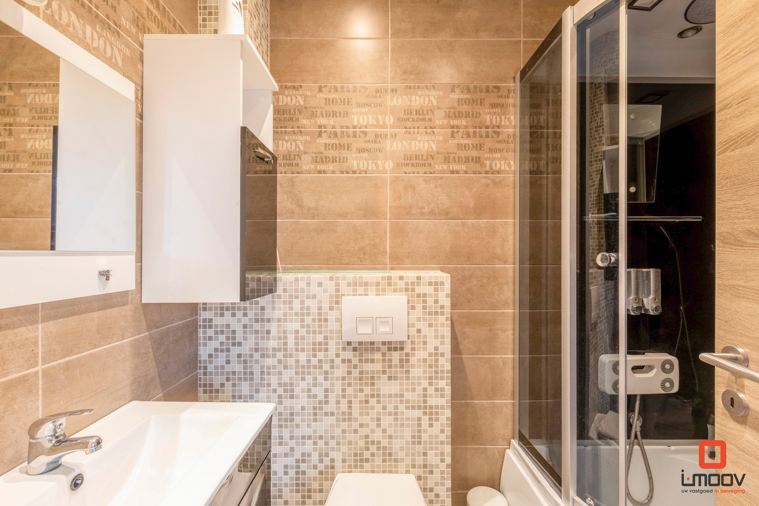 Recent gerenoveerde woning met garage en tuin 