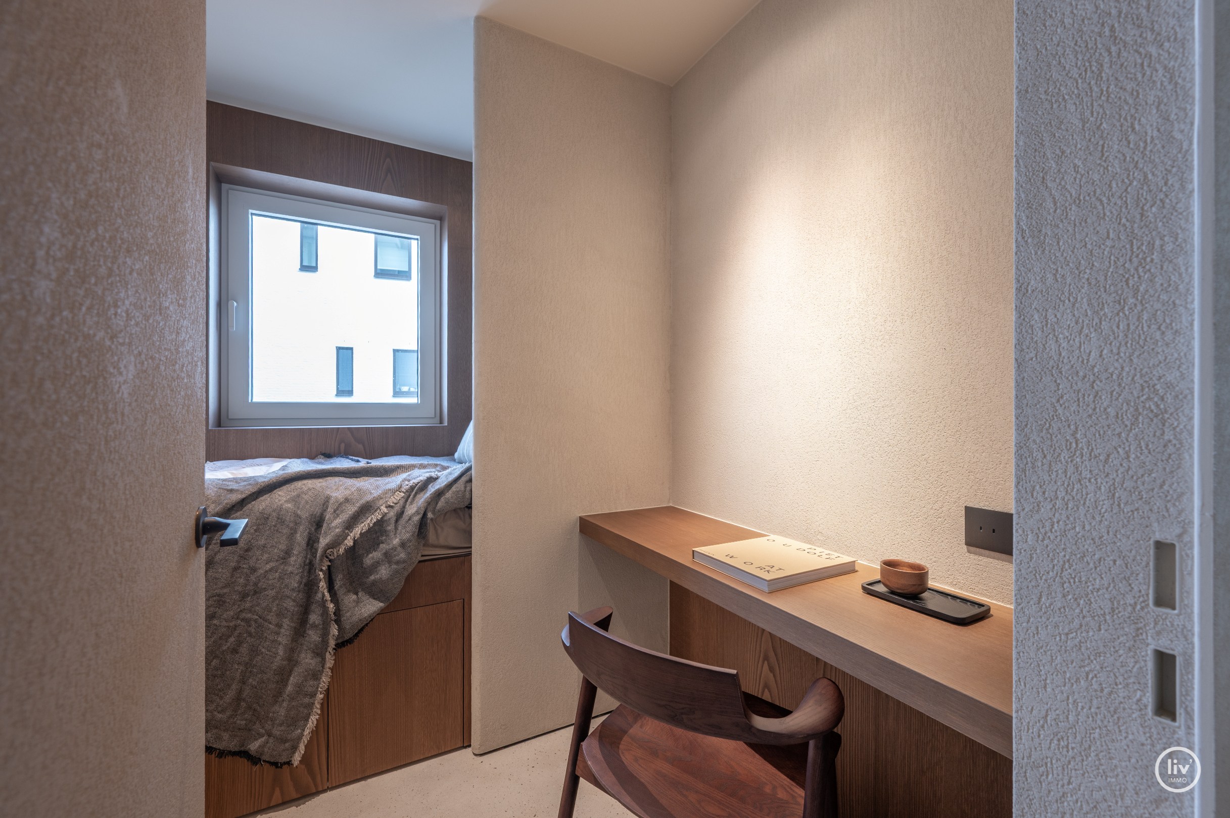 Appartement d'angle entièrement rénové et de haute qualité dans une résidence de standing au cœur du Zoute. 