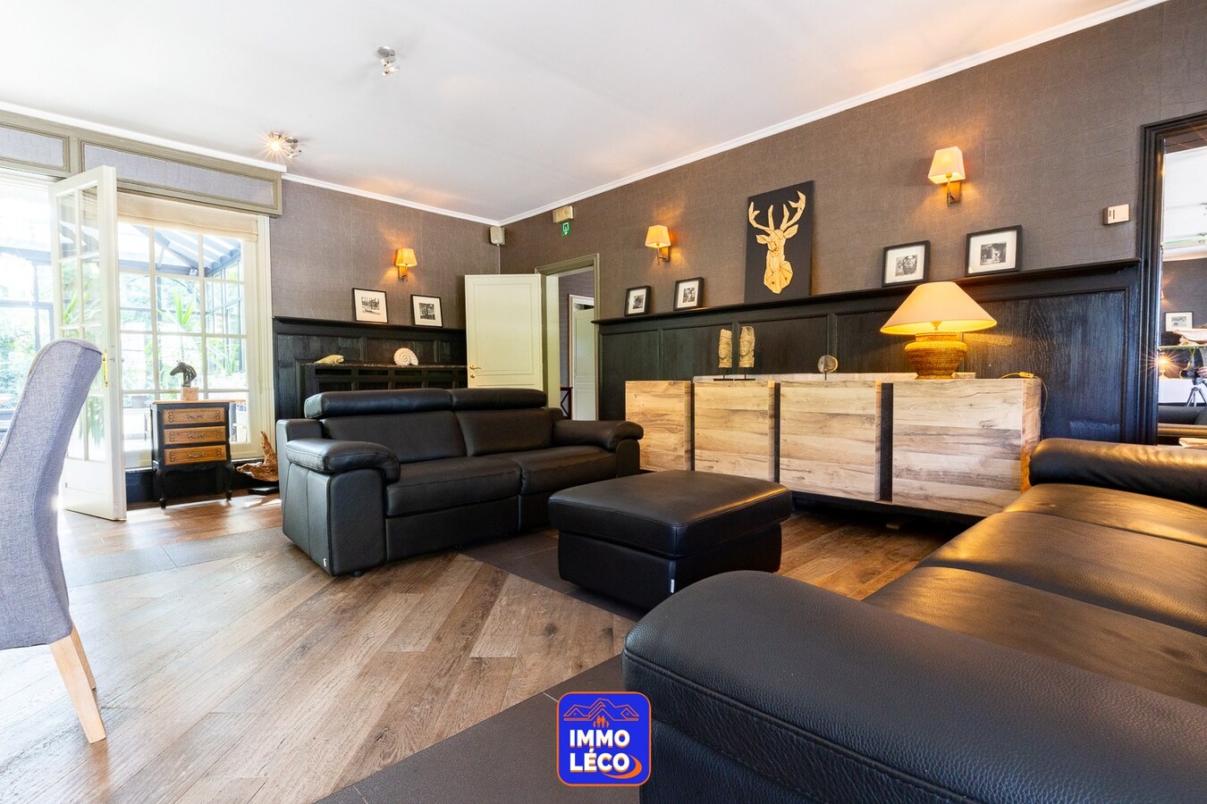 Villa de caractère érigée sur 1478m² aux multiples possibilités ! 