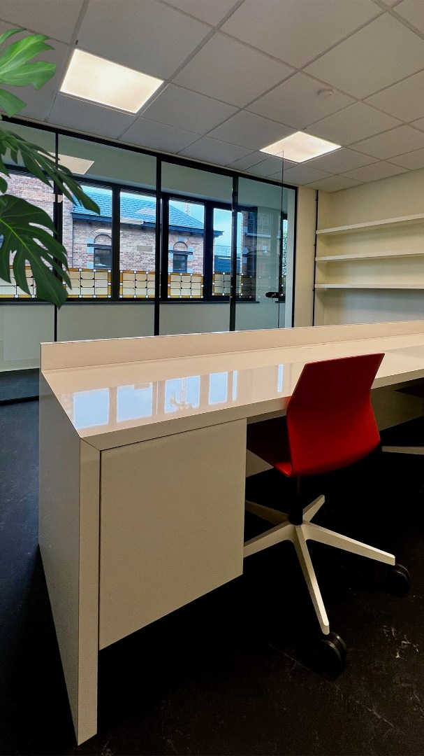 Volledig gerenoveerde kantoren in kleinschalig business center in Gent
