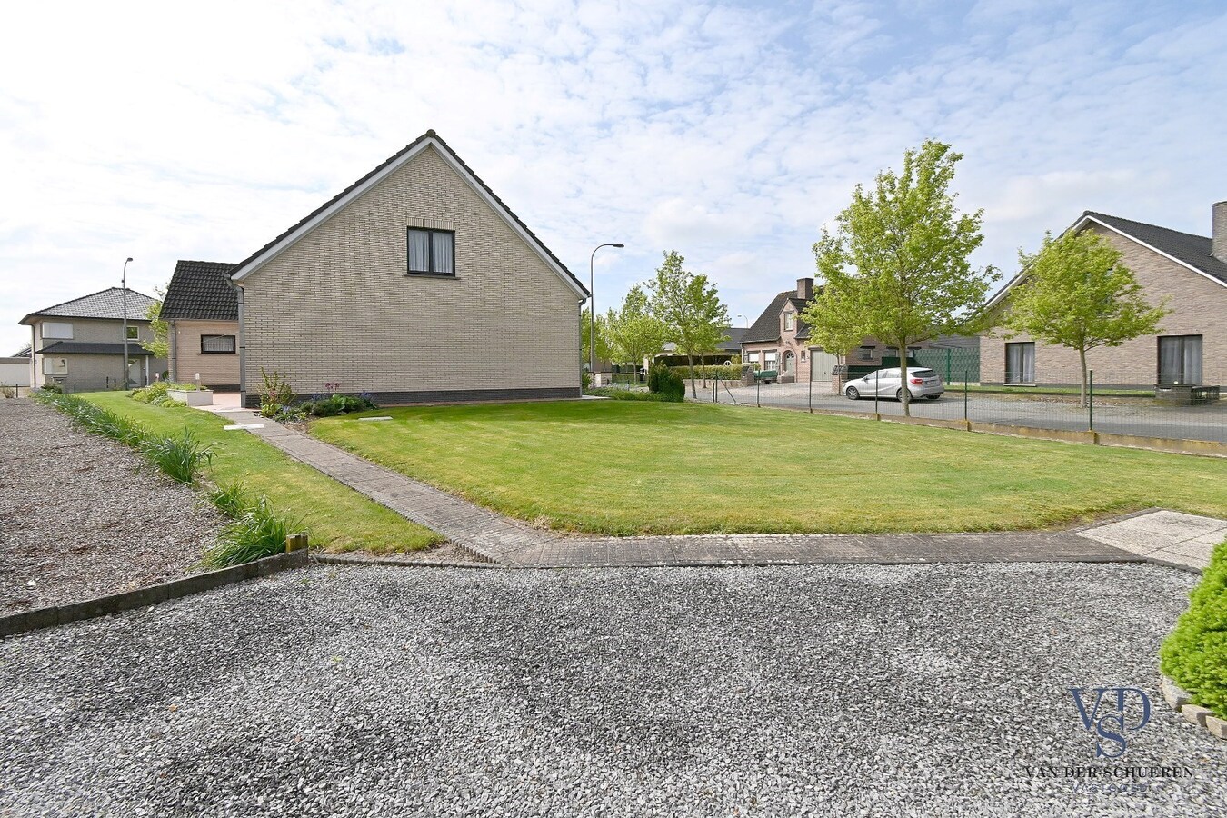 Statige villa in rustige residentiële wijk 