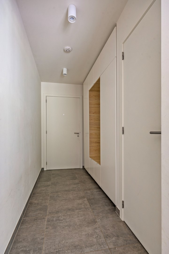 Ruim appartement met 2 slaapkamers en tuin + autostaanplaats vlakbij autostrade - EPC 68 kWh/m² 