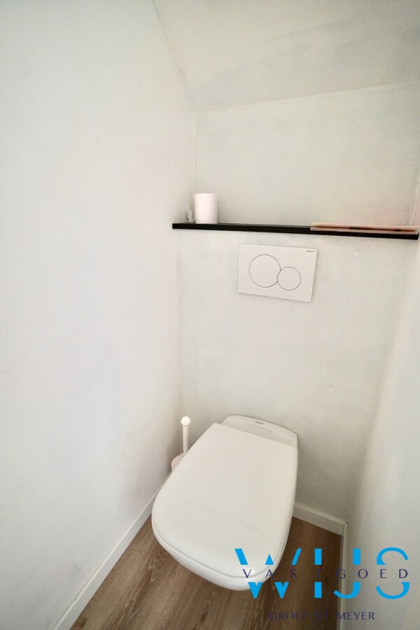 Volledig gerenoveerd woonhuis op 750m² in hartje Ertvelde ! 