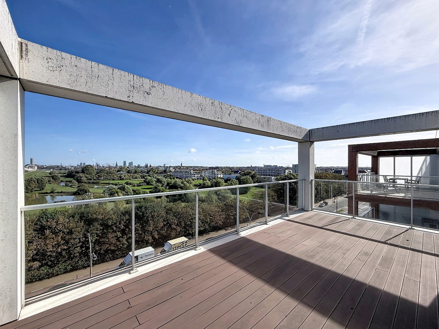 Dakappartement met prachtig zicht op de golf en grote terrassen 