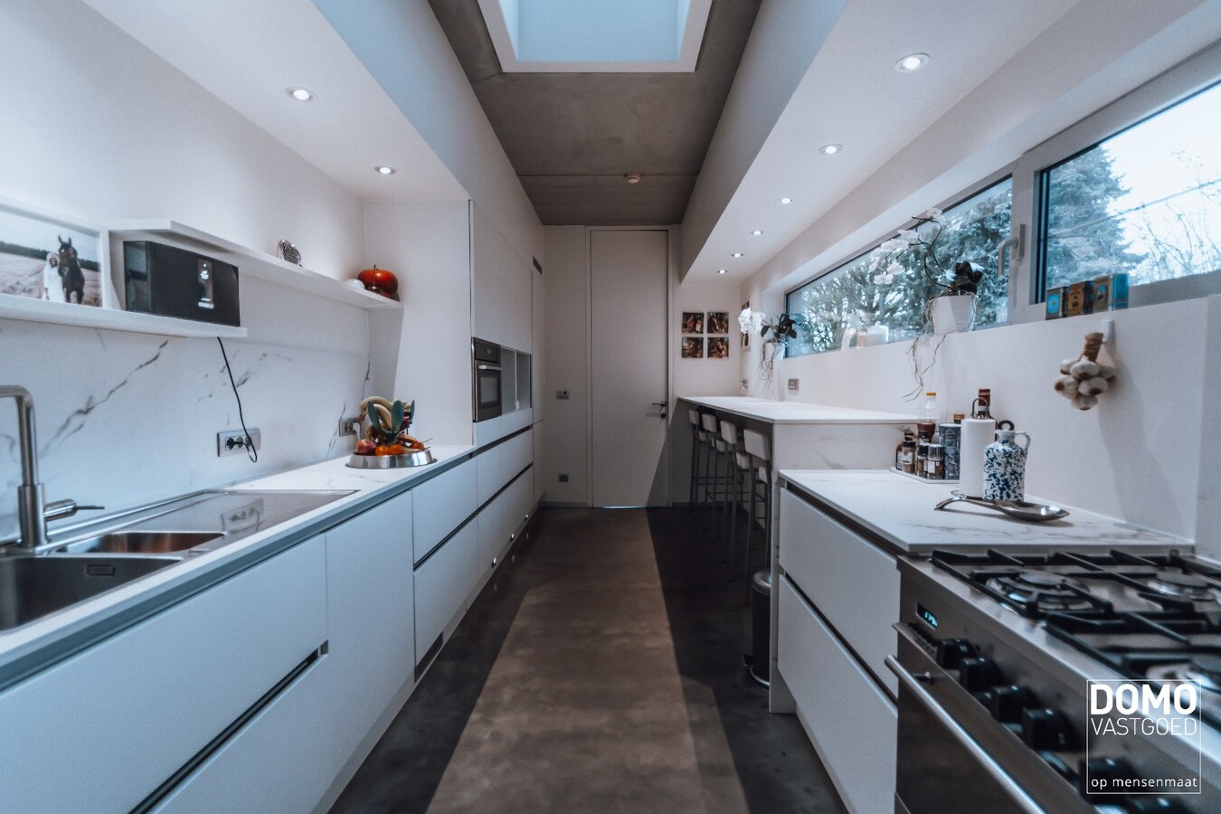 UNIEKE HALF OPEN WONING IN INDUSTRIËLE LOOK MET 3 SLAAPKAMERS, 2 BADKAMERS EN TUIN GELEGEN TE HASSELT 