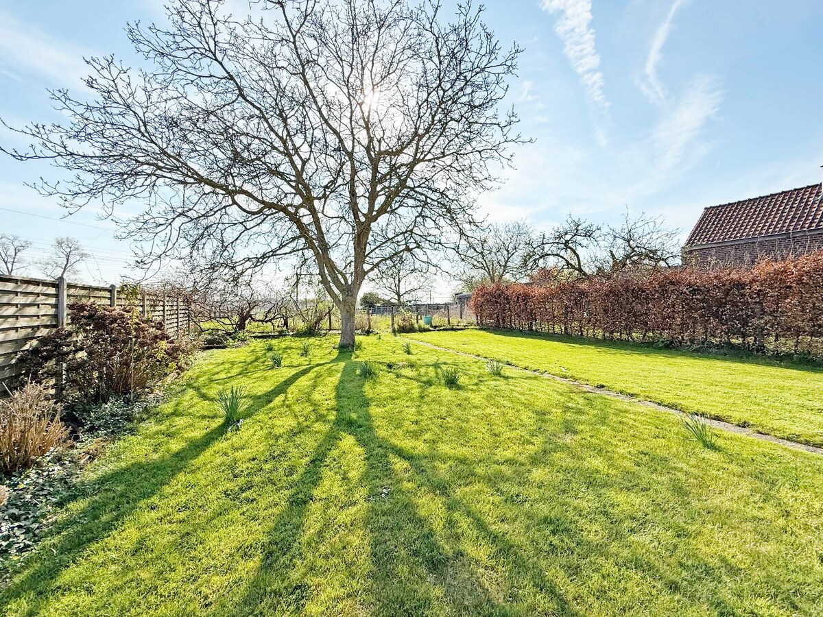 Te renoveren/te slopen HOB met tuin aan station Sint-Denijs-Boekel 