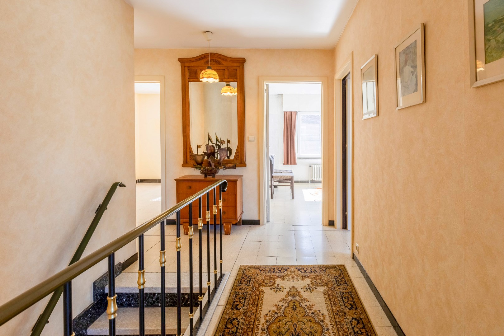 VERKOCHT - Ruime half open bebouwing met garage te Merelbeke 