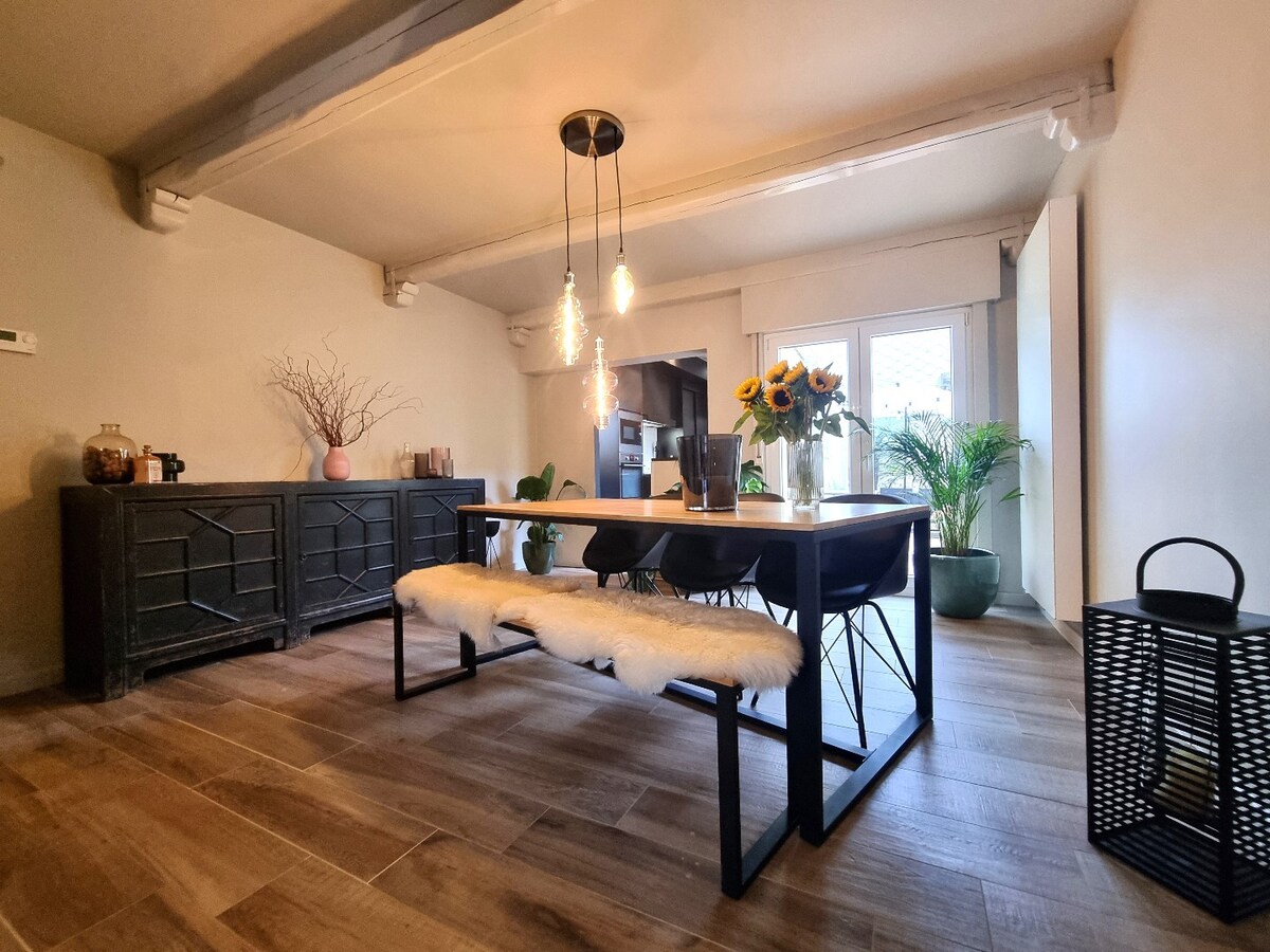 Recent, met oog voor detail gerenoveerde, zeer aangename woning te Heist 