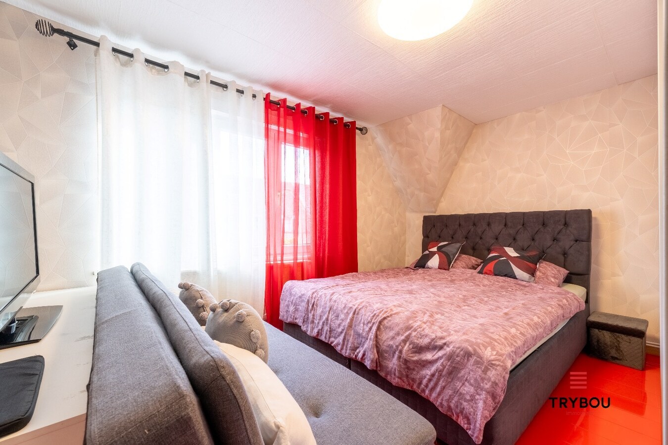 Rustig gelegen, volledig gerenoveerde woning met gezellige, onderhoudsvriendelijke tuin 