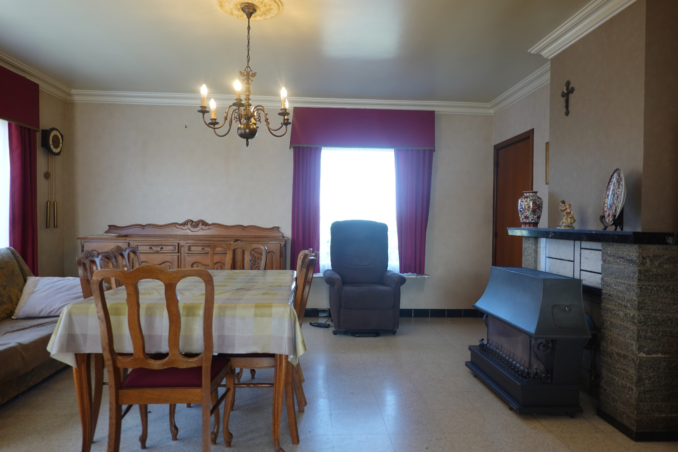 Alleenstaande woning met garage en mooie tuin 