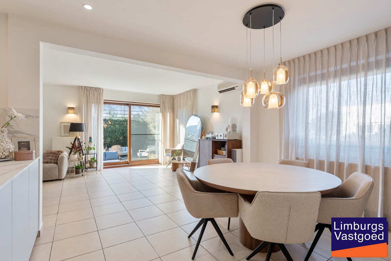 Recent Gerenoveerd appartement met tuin en terras, 2 slaapkamers, In Rekem 