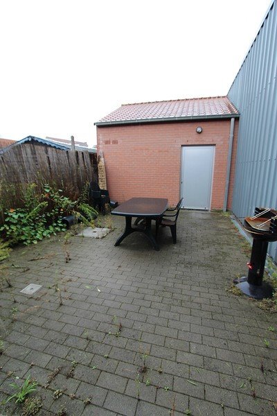 Gerenoveerde woning met 2 slaapkamers en terras te Roeselare 