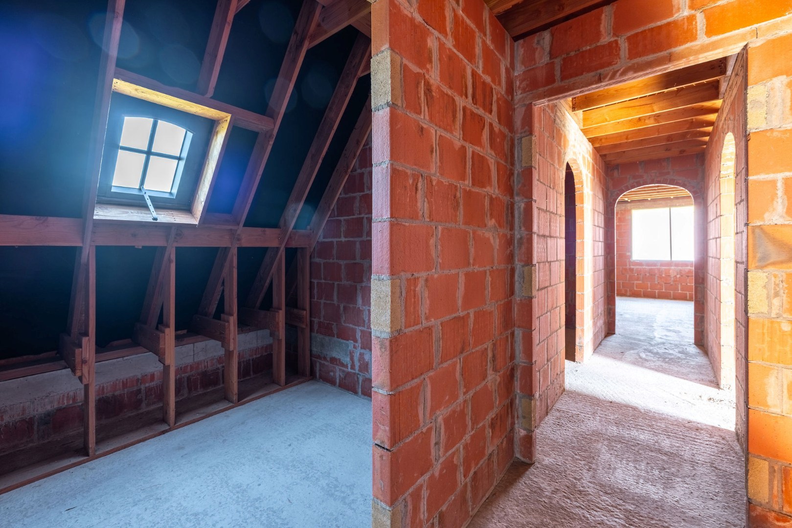 Landelijk gelegen ruwbouwhoeve met bijgebouwen op uitzonderlijk perceel van ca. 9.331 m² 