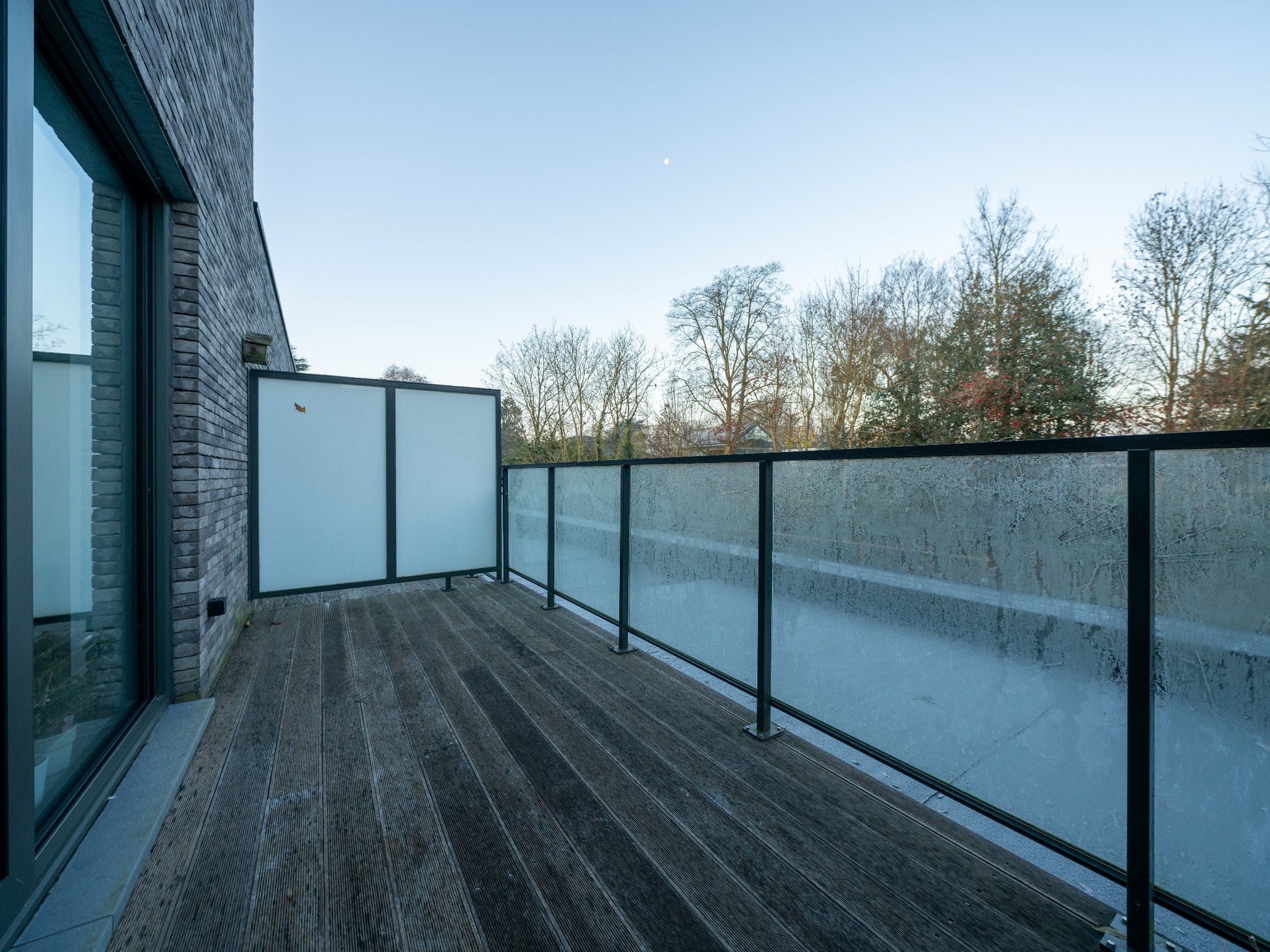 Nieuwbouwappartement met 3 terrassen, staanplaats en kelder 