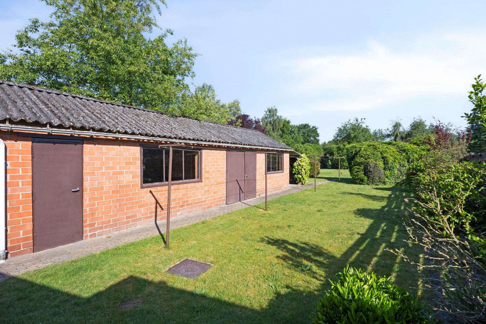 Halfopen bebouwing met 3 slpk., ruime tuin en garage in Mol 