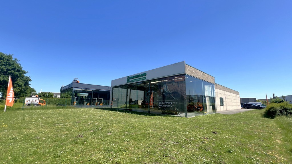 Industrieel bedrijfspand te huur langs N70 in Lochristi