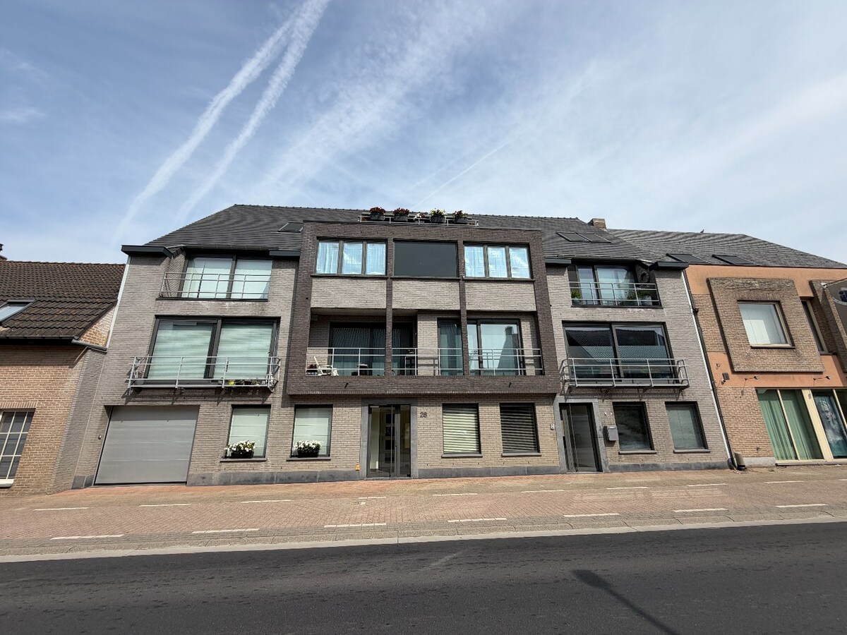 Instapklaar 2 slaapkamerappartement met garage in Houthulst 