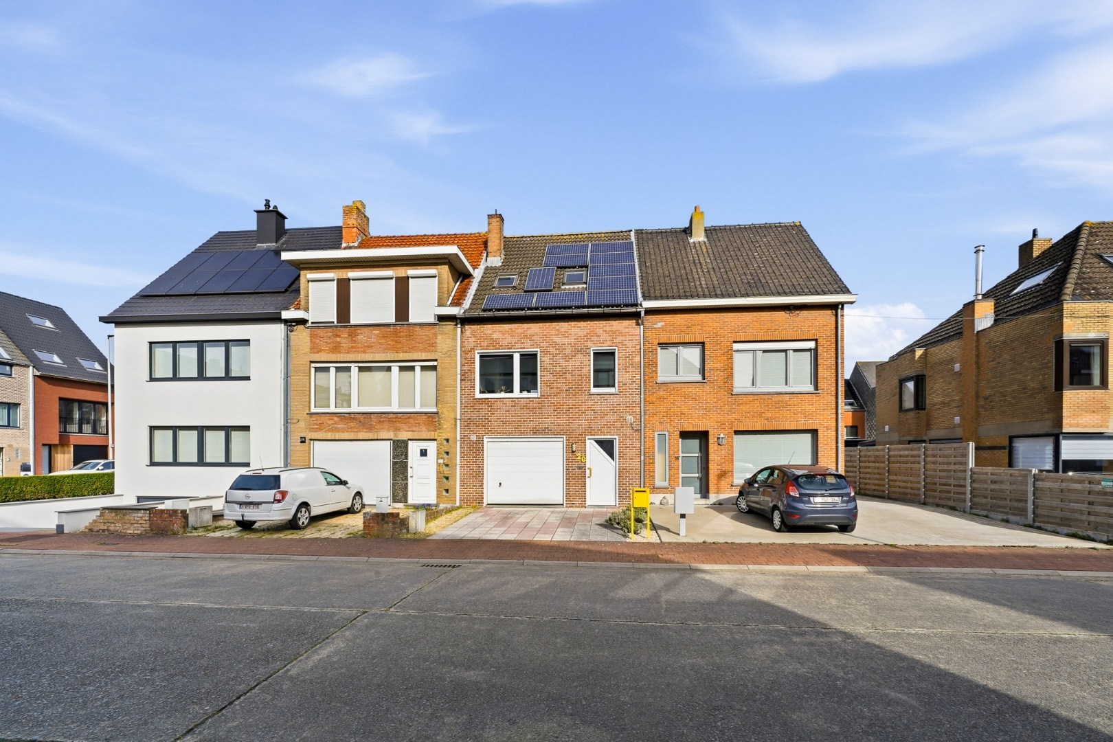 Instapklare bel-étagewoning met dubbele garage te Stene 