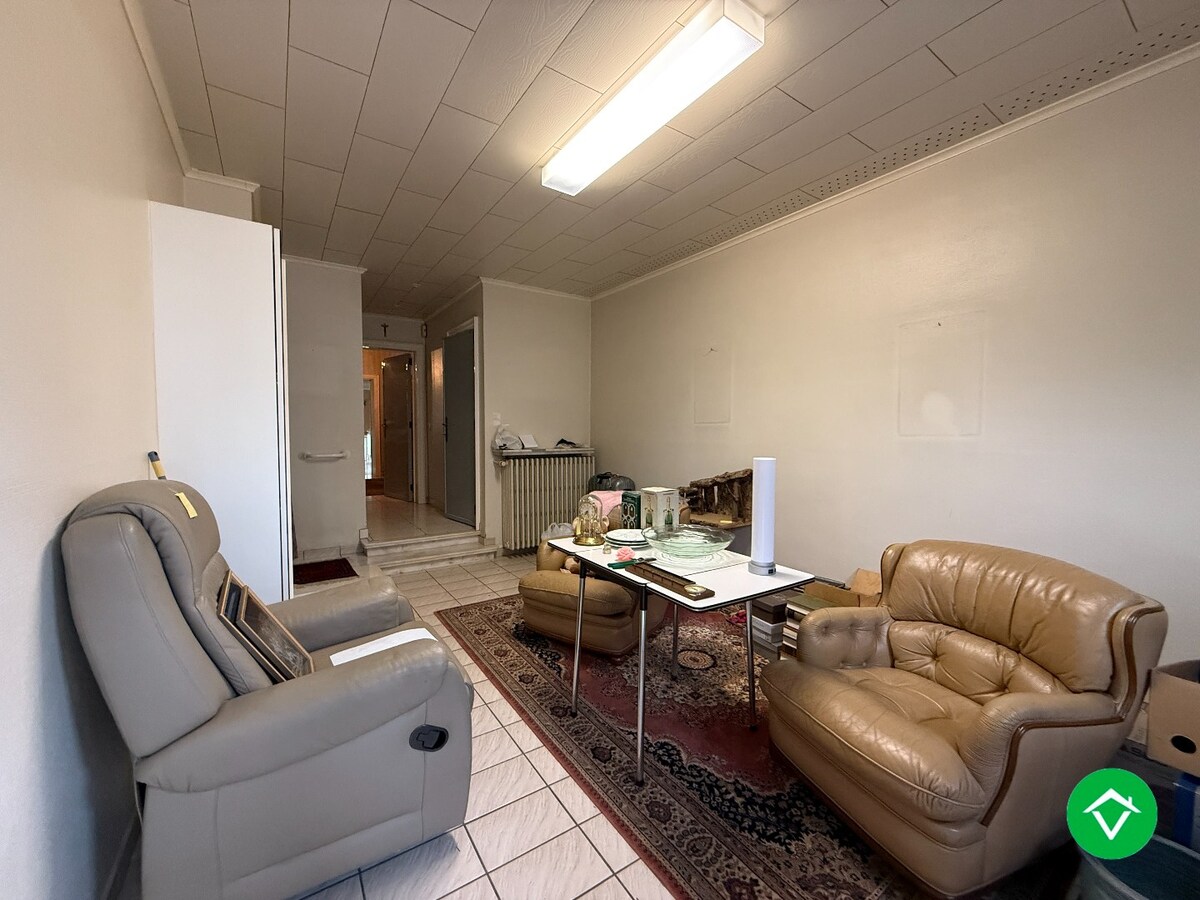 Karaktervolle, stevige woning met 4 slaapkamers, tuin en garage in centrum Roeselare 