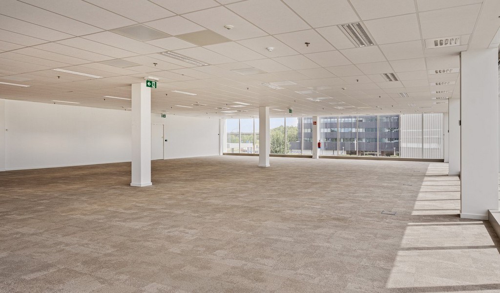 Vernieuwde kantoren te huur in Ahlers Building te Antwerpen