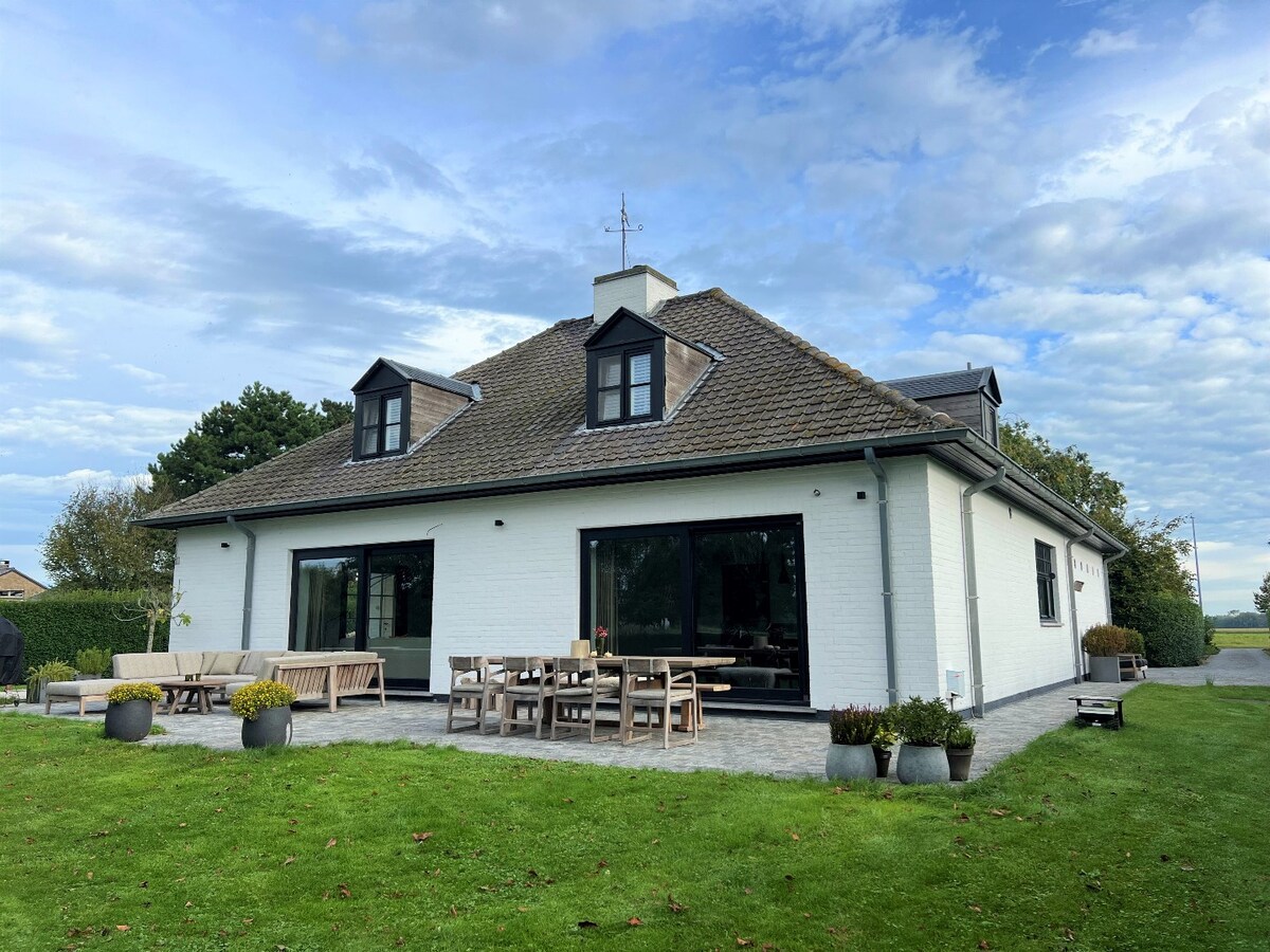 Prachtige karaktervolle villa op groot perceel nabij invalswegen 