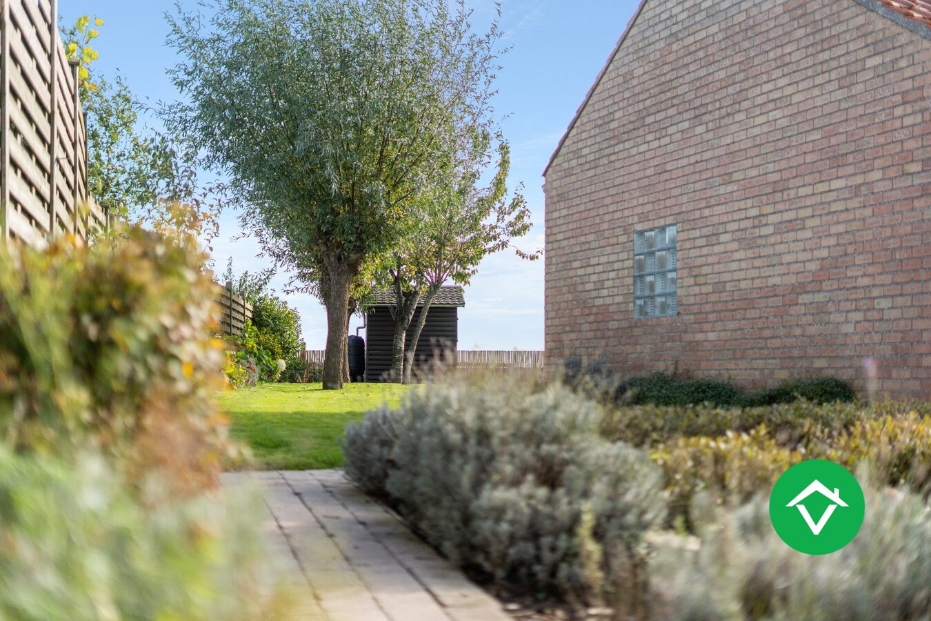 Landelijke woning met bijgebouw en zicht op de velden te koop in Vladslo 