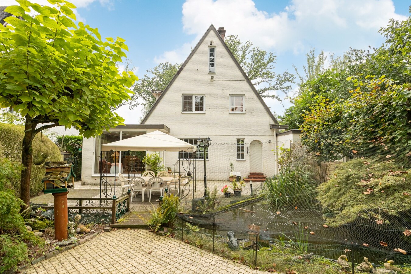 Karaktervolle villa op een perceel van  1.779 m² te Schilde op wandelafstand van het centrum 