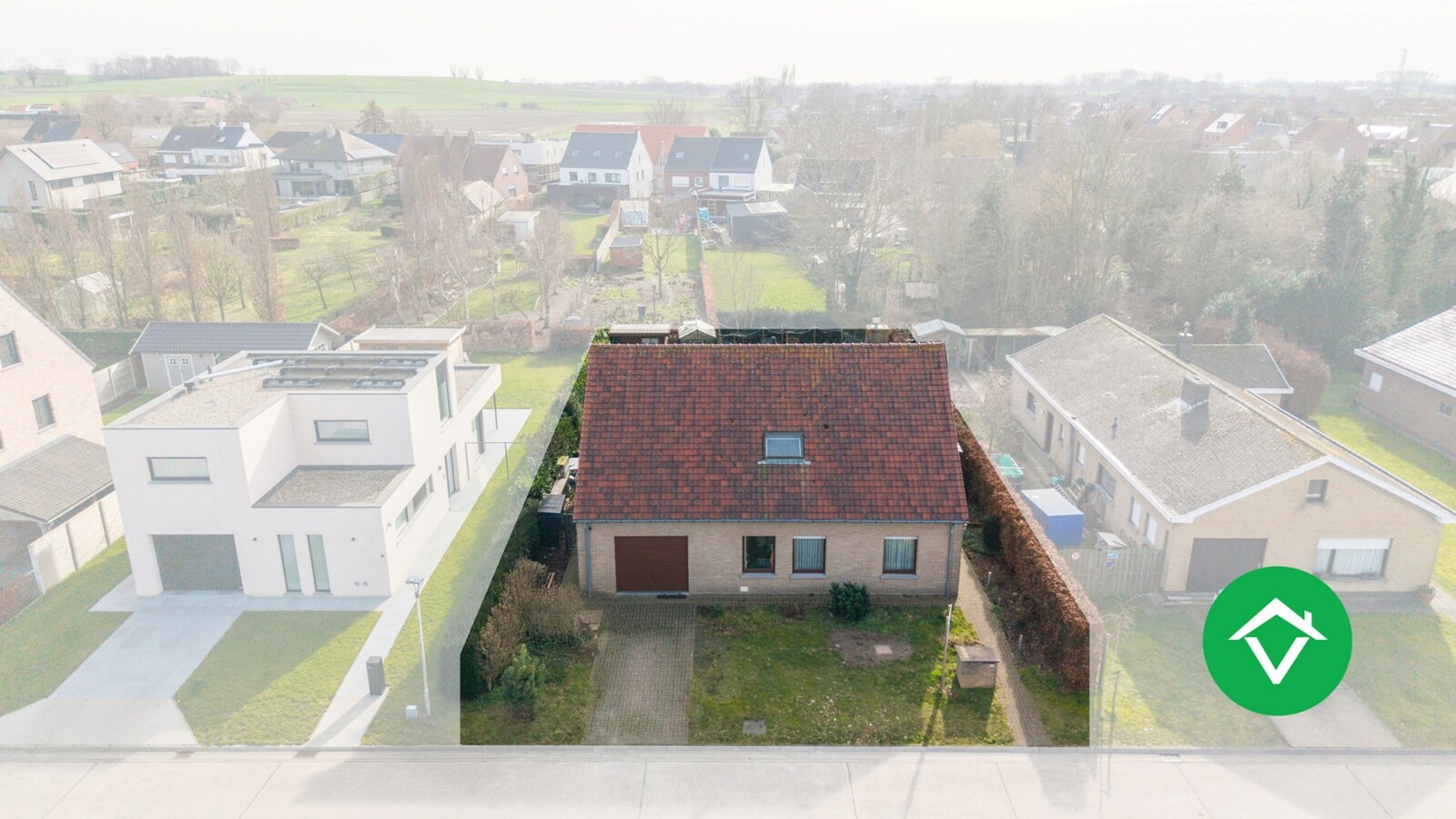 Alleenstaande woning met 5 slaapkamers en garage te Koekelare 