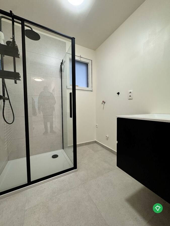 Gerenoveerd 2-slaapkamerappartement met tuin in Klemskerke, De Haan 