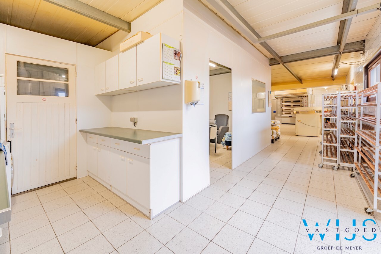 Perfect draaiende bakkerij/handelspand te Ertvelde ! 