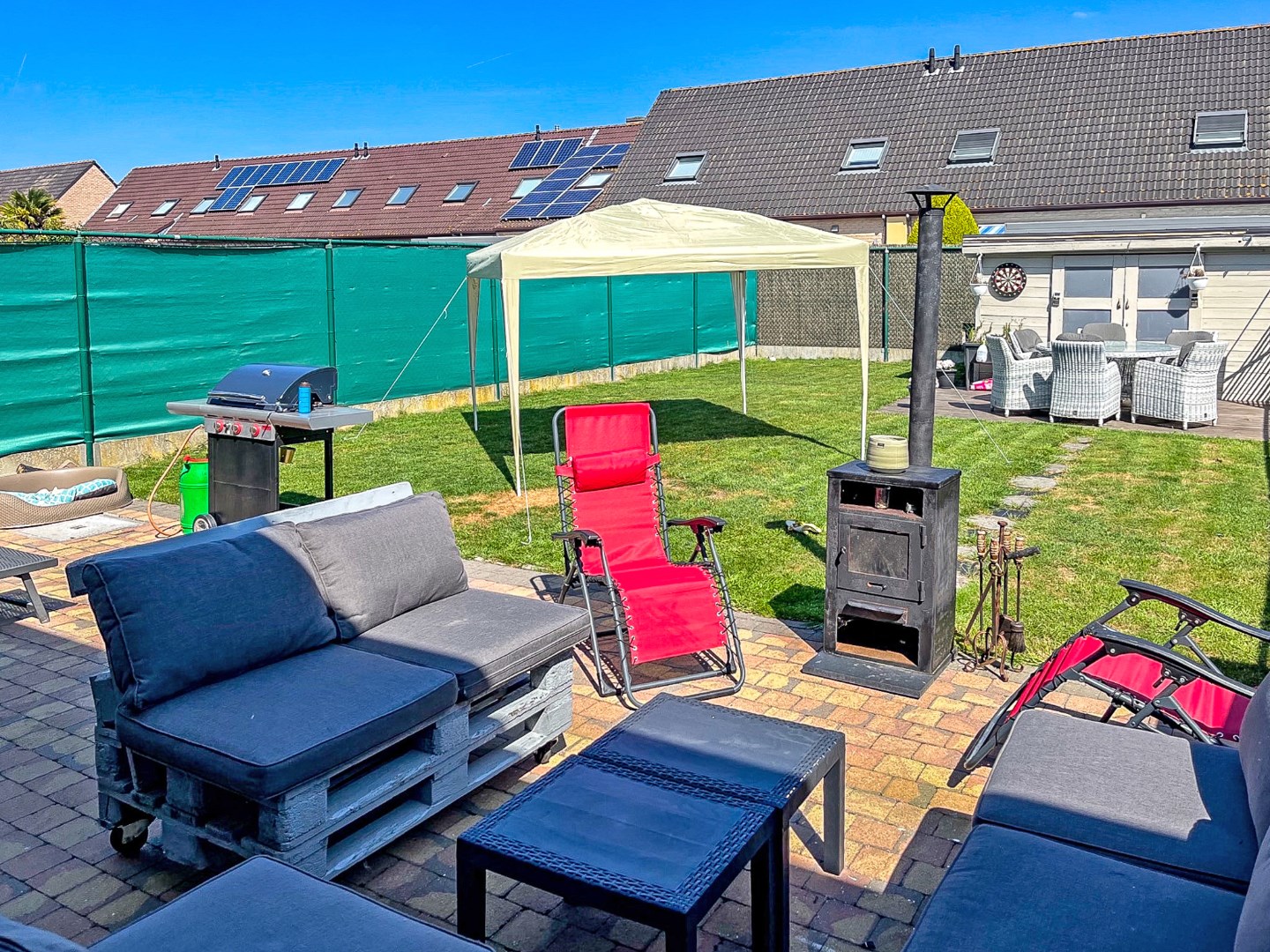 Instapklare energiezuinige woning met garage op 289m² te De Panne. 