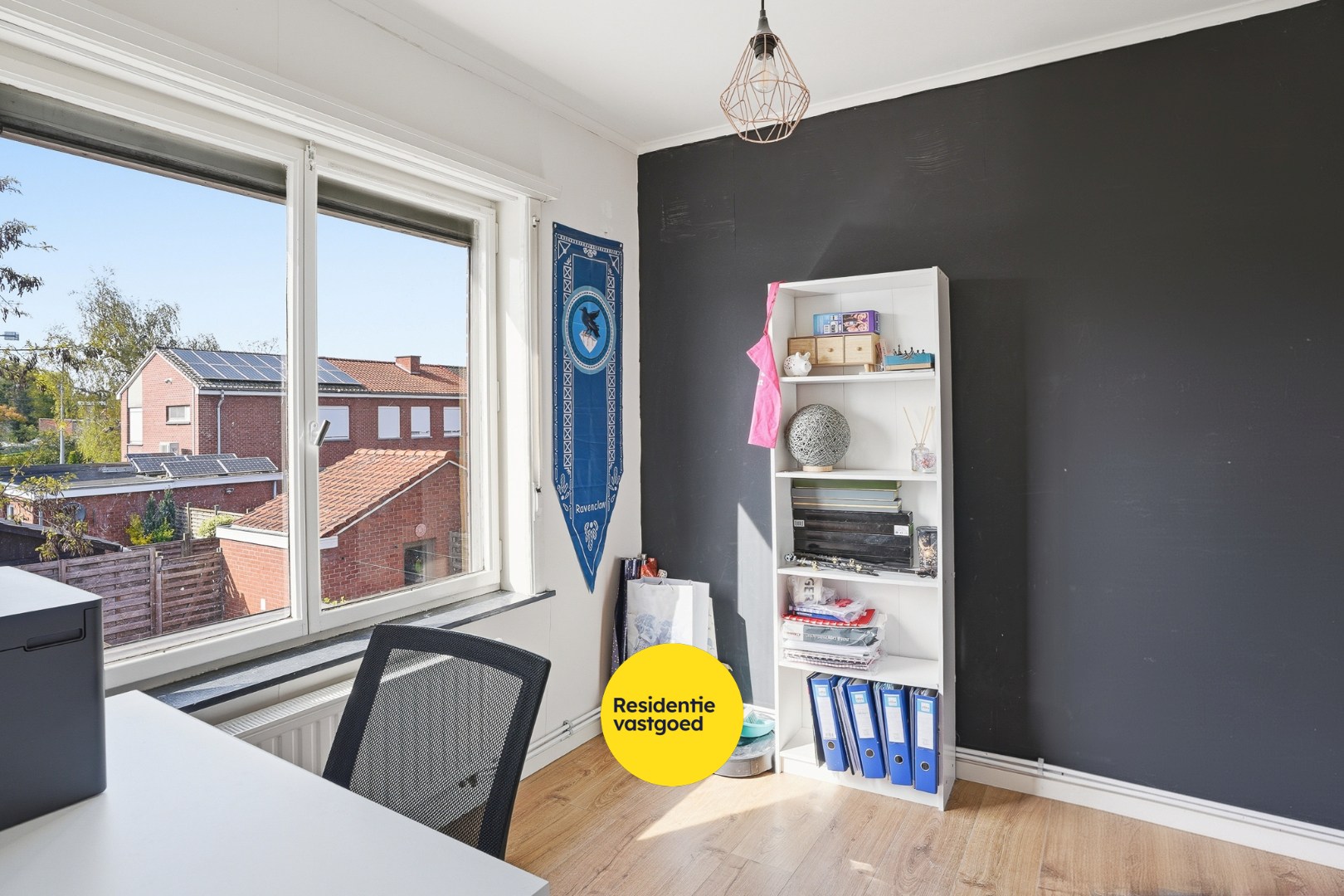 Halfopen bebouwing in een rustige woonwijk te Loppem 