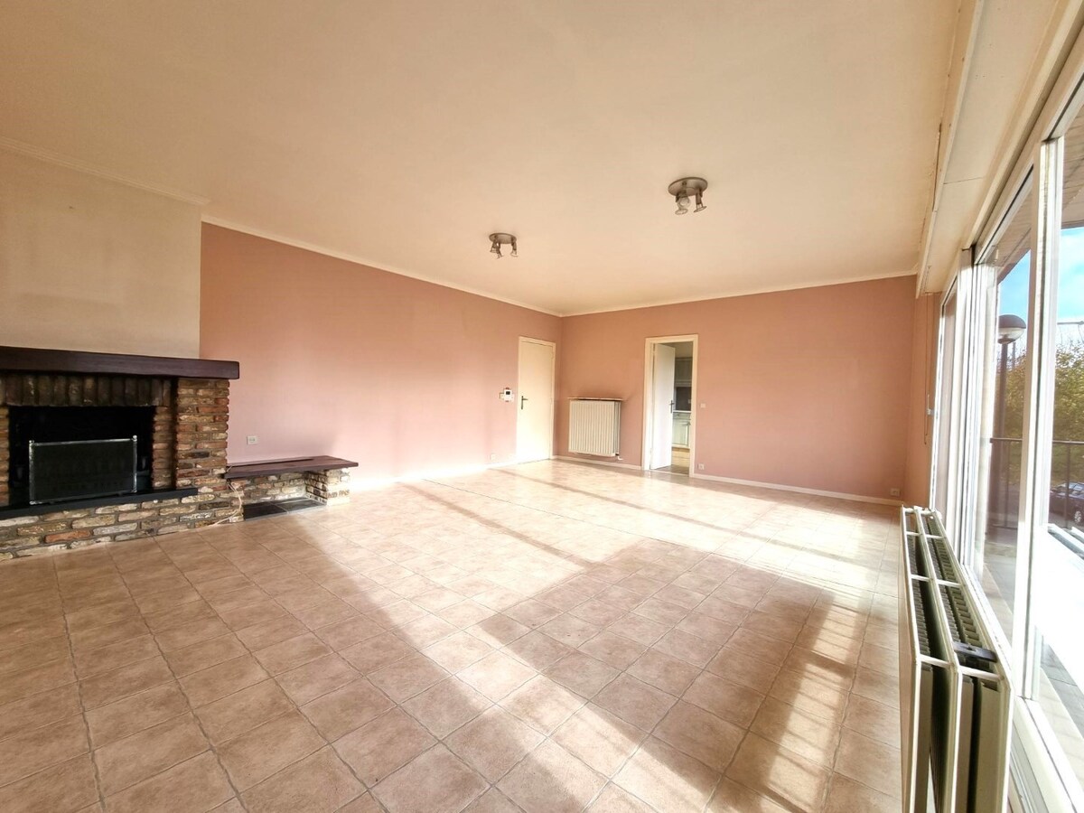 Uitzonderlijk ruim (129m²) en breed (+-10,45m) appartement met drie slaapkamers + mogelijkheid garage 