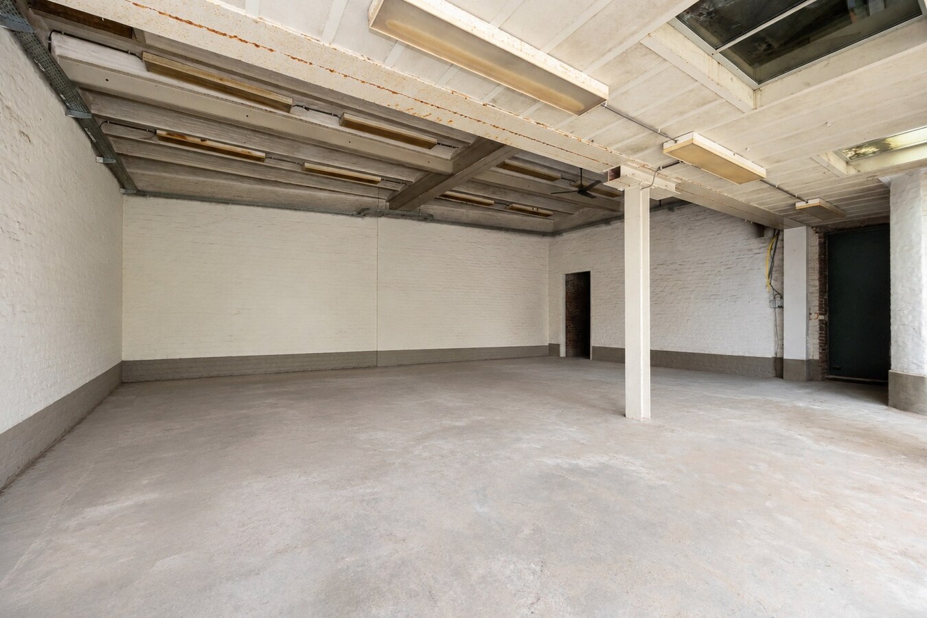 Ruim magazijn / atelier van ca. 192 m² te hartje Borgerhout! 