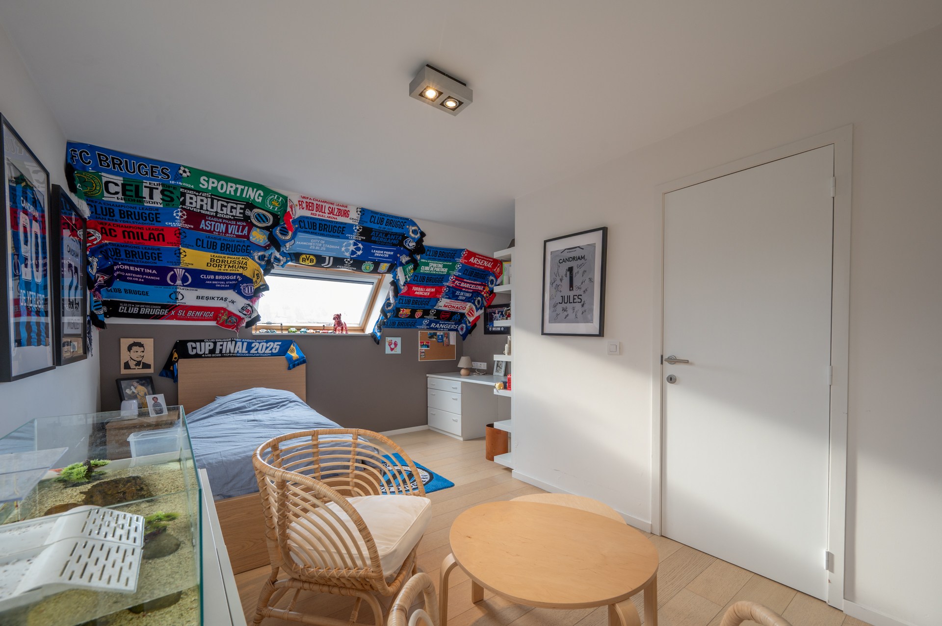 prachtig gerenoveerde alleenstaande villa geniet van een uitstekende centrale ligging, op slechts enkele minuten van het centrum van Knokke. 