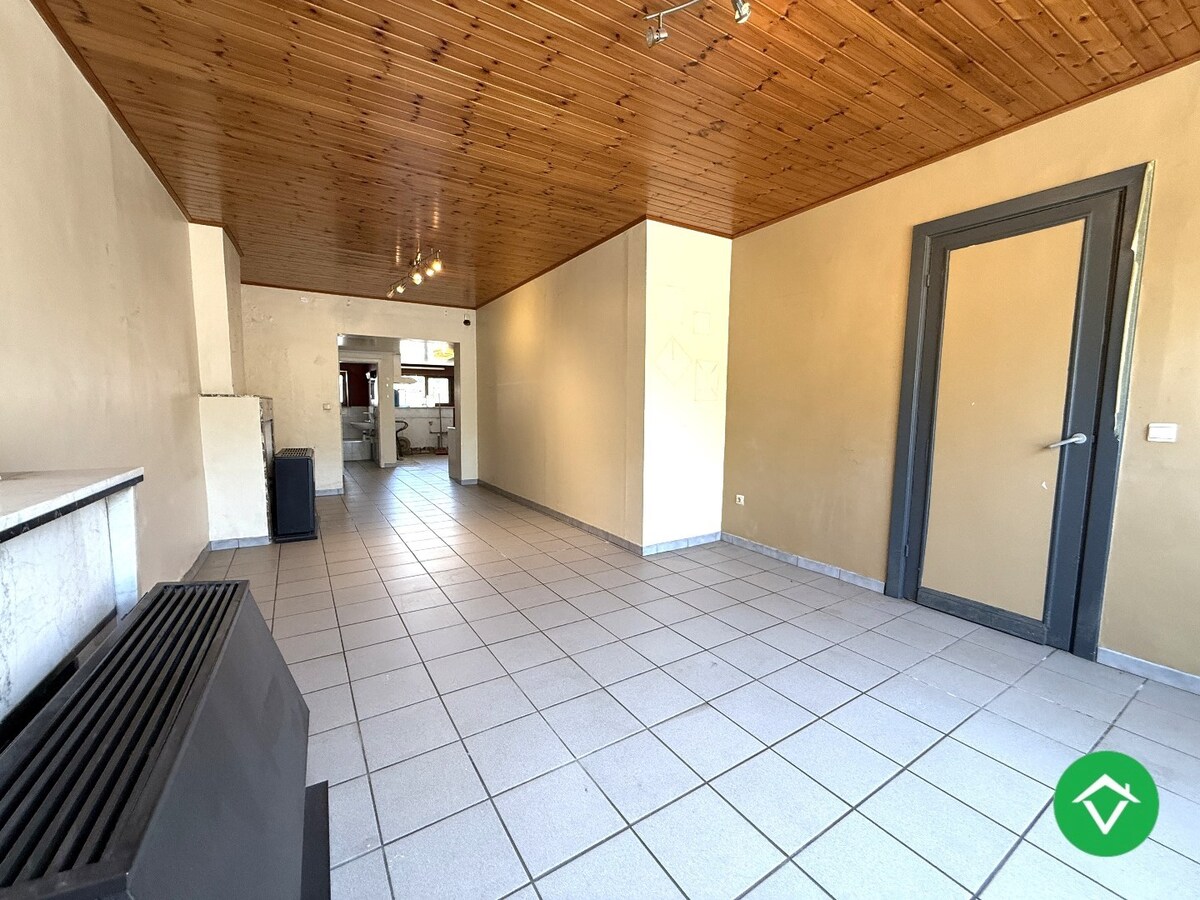 Op te frissen rijwoning met 3 slaapkamers en tuin in centrum Staden 