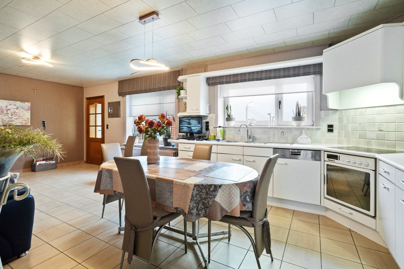 Ruime alleenstaande woning met loods op ruim perceel te Klerken 