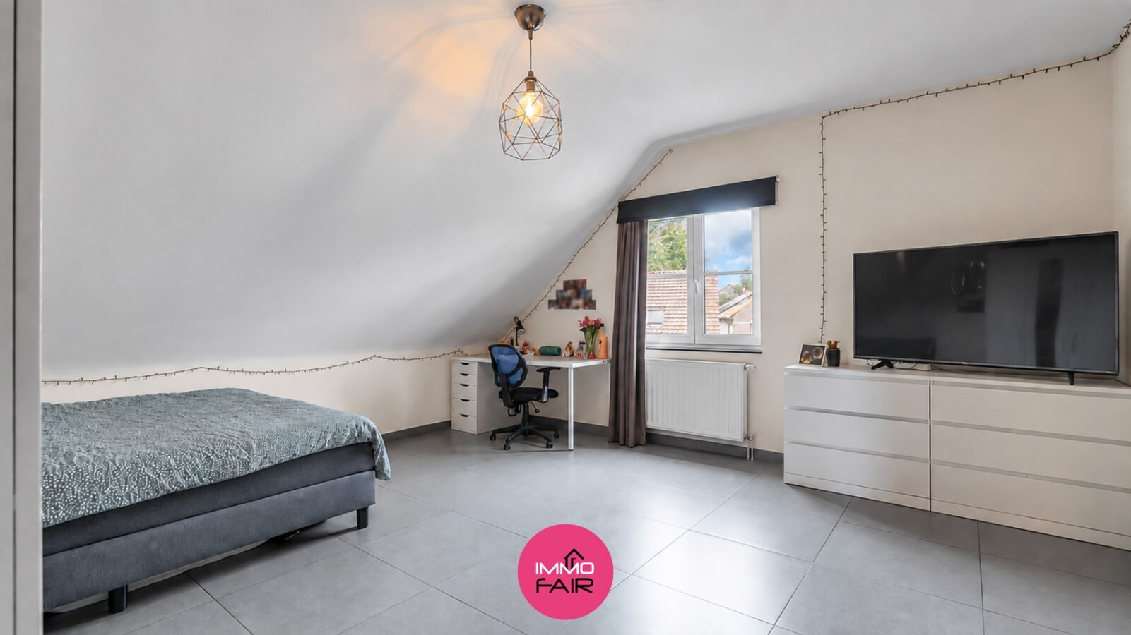 Ruim duplex appartement met privatief terras en garage in Hees 