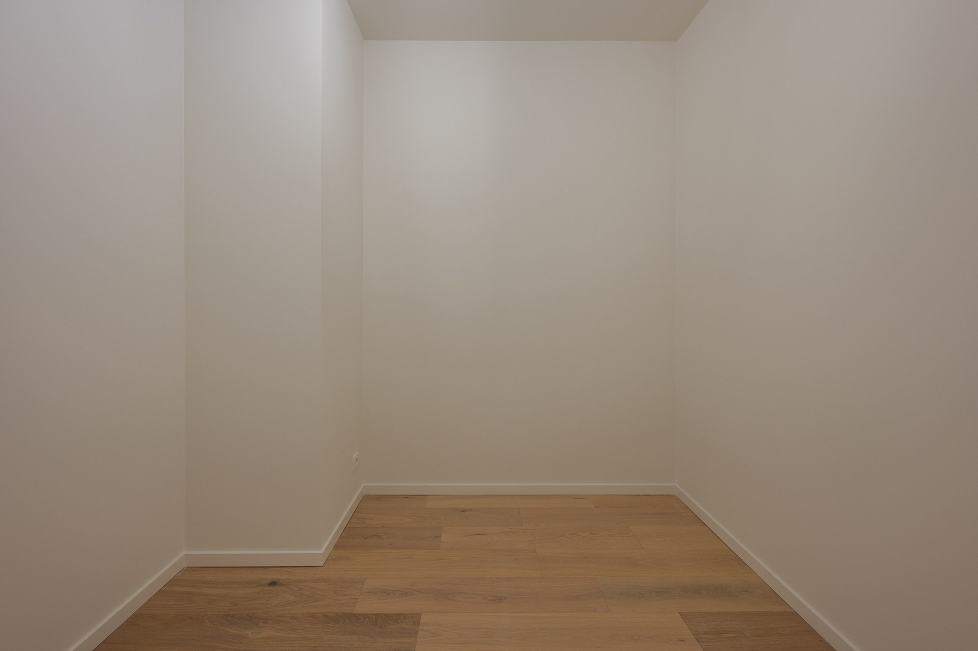 Centraal gelegen 3-kamer appartement te Res. Hoost op wandelafstand van de Zeedijk van Heist. 