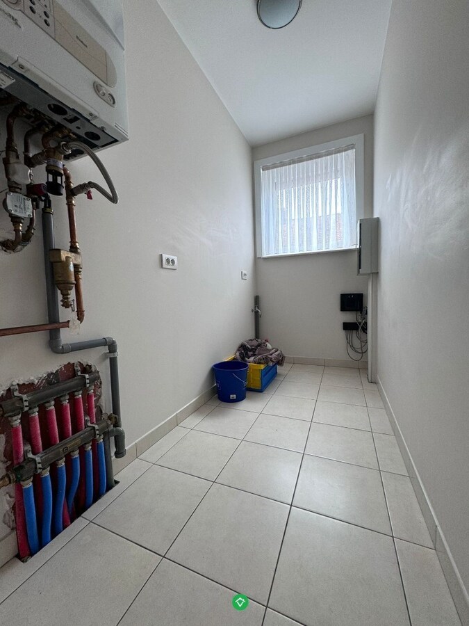 Appartement met 2 slaapkamers, terras en garage te centrum Roeselare 