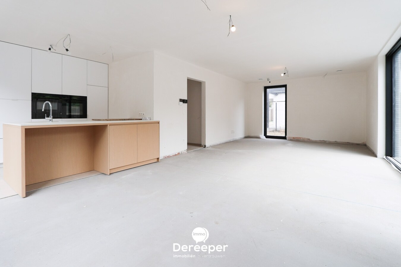 Nieuwbouwwoning met 4 slaapkamers op een uitstekende ligging in centrum Jabbeke 