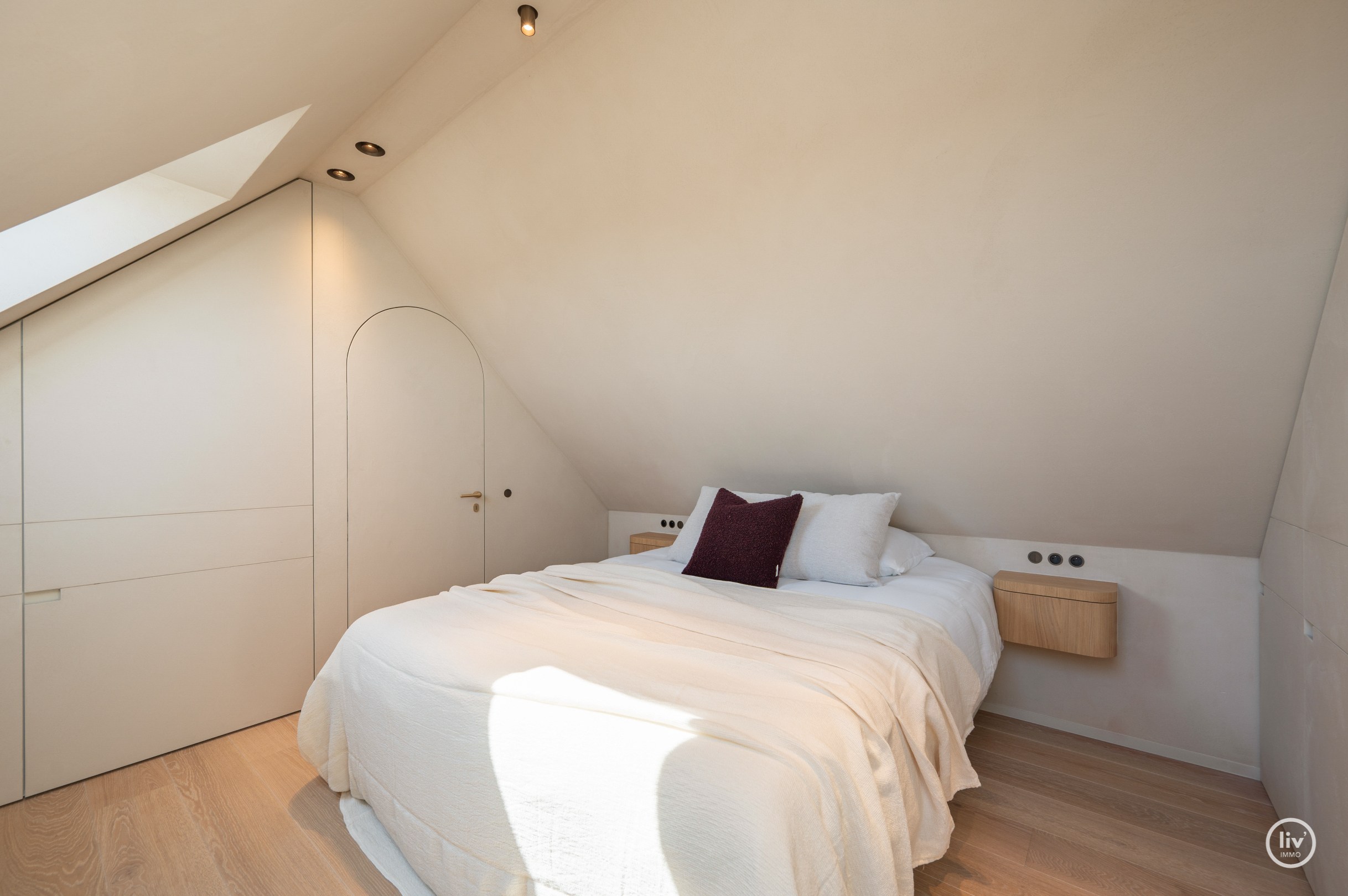 Luxe, comfort kortom een prachtig gerenoveerde woning in hartje Knokke. 