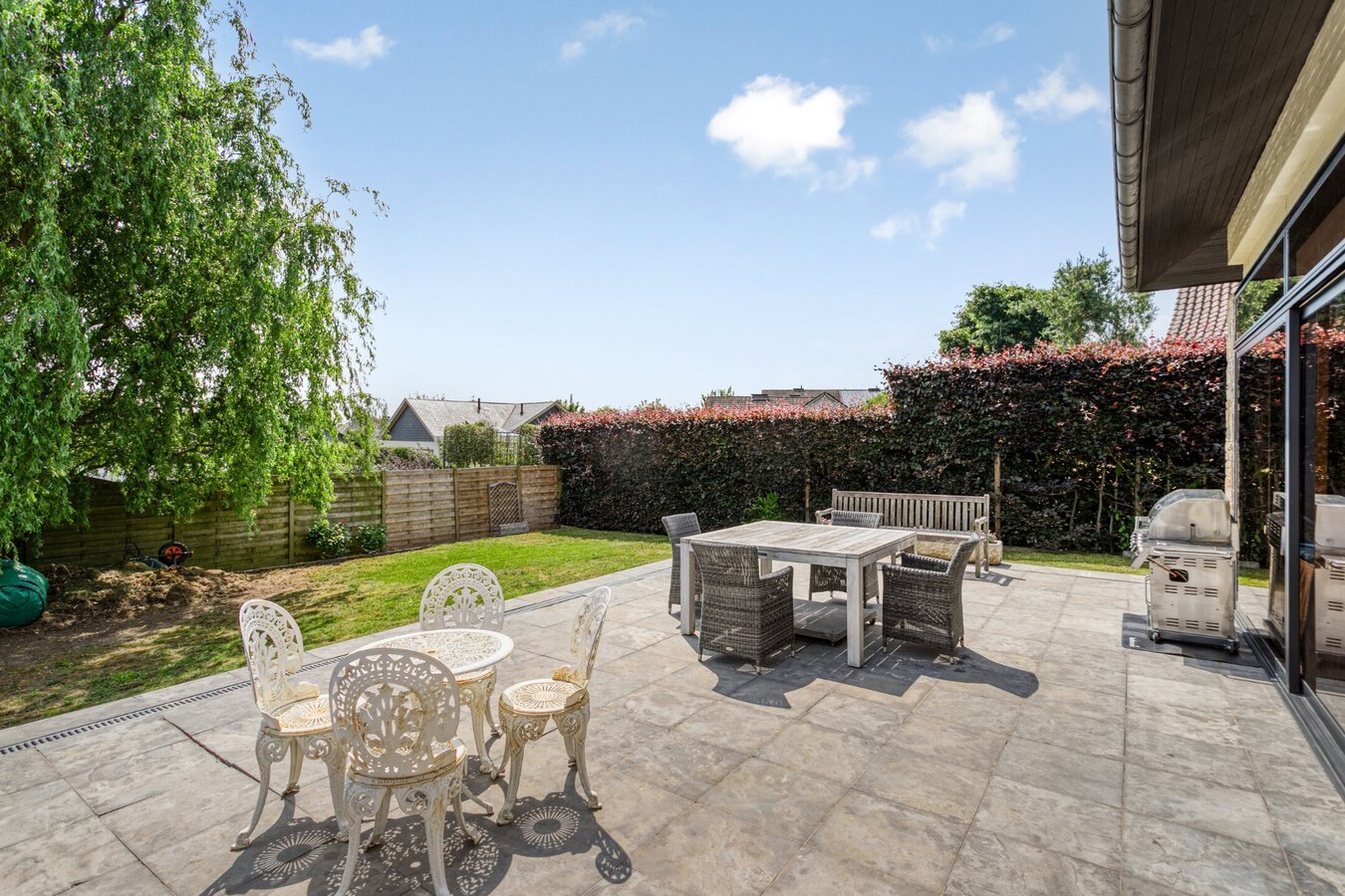 Charmante alleenstaande woning met 5 slaapkamers en ruime tuin (900m2) 