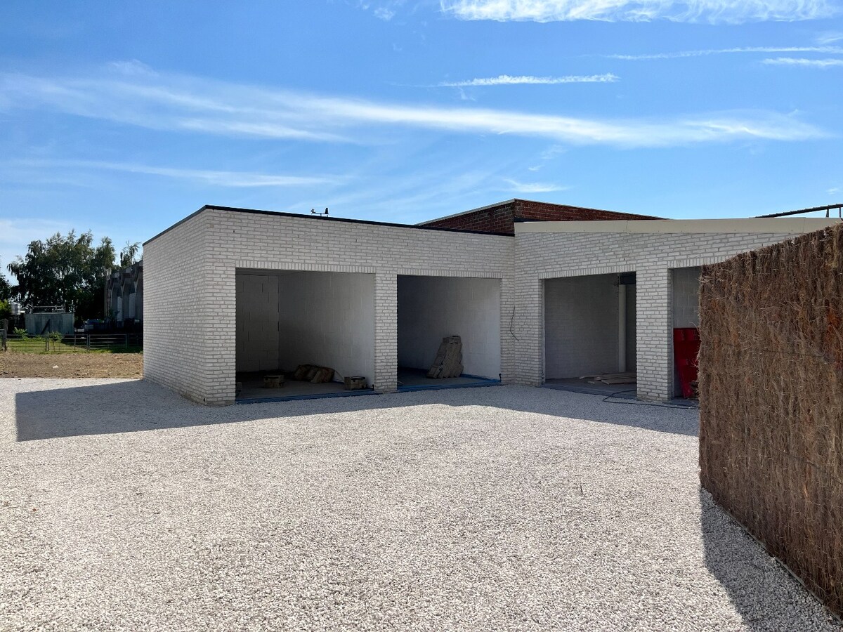Instapklare nieuwbouwwoningen met garage en autostaanplaats te Langemark 