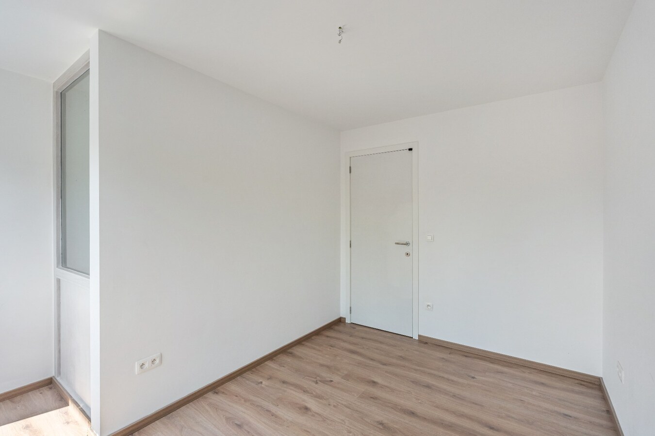 Hedendaagse halfopen bebouwing, energielabel A, gelegen in rustige woonomgeving. 