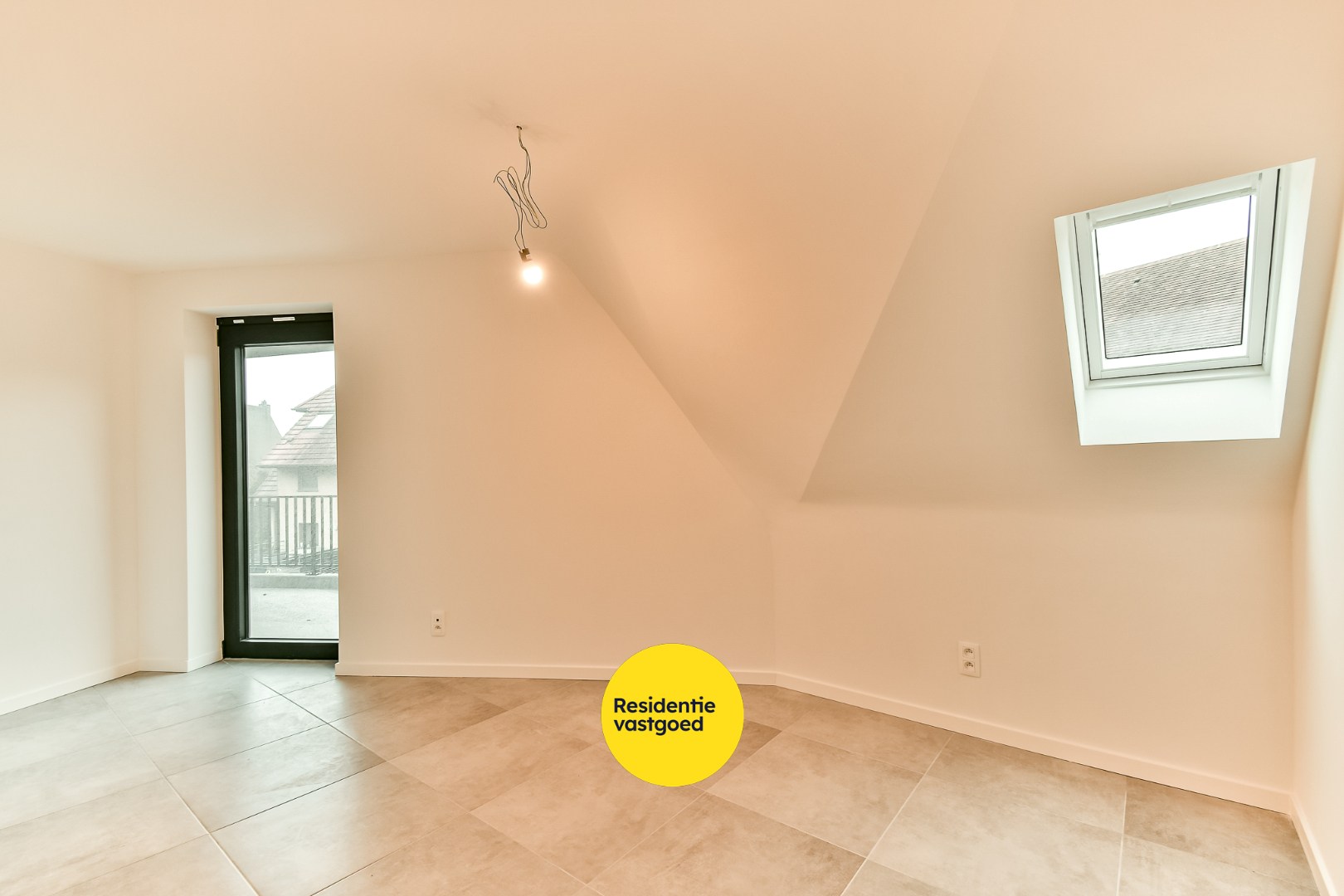 Royaal drie-slaapkamer appartement met ruim terras 